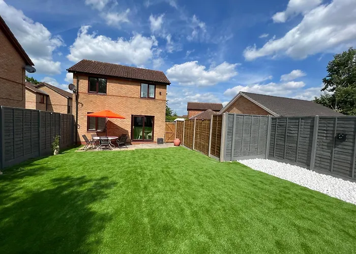 The Little Chinoiserie 2 Bed House With Large Garden And Only 7 Min Away From Mk Central Rail Station And City Centre